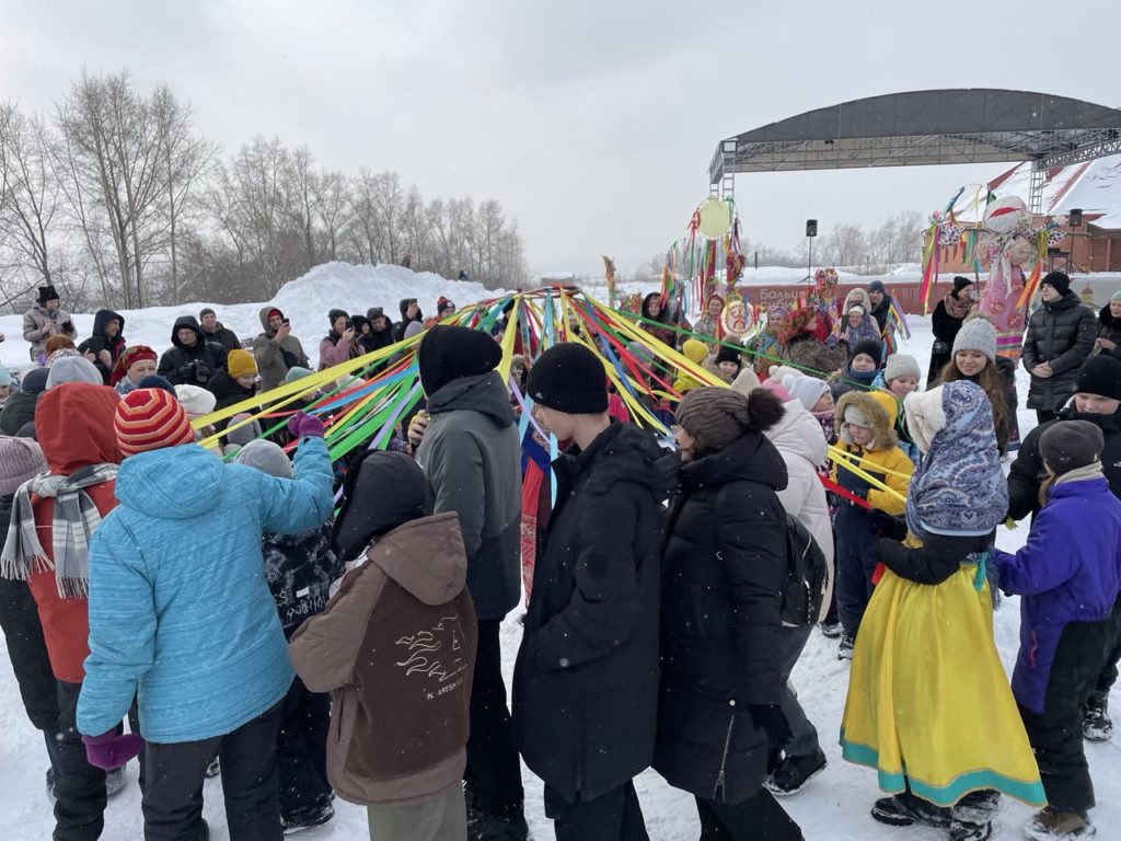 Задорно, ярко и вкусно: в Новокузнецке на крепости проводили зиму