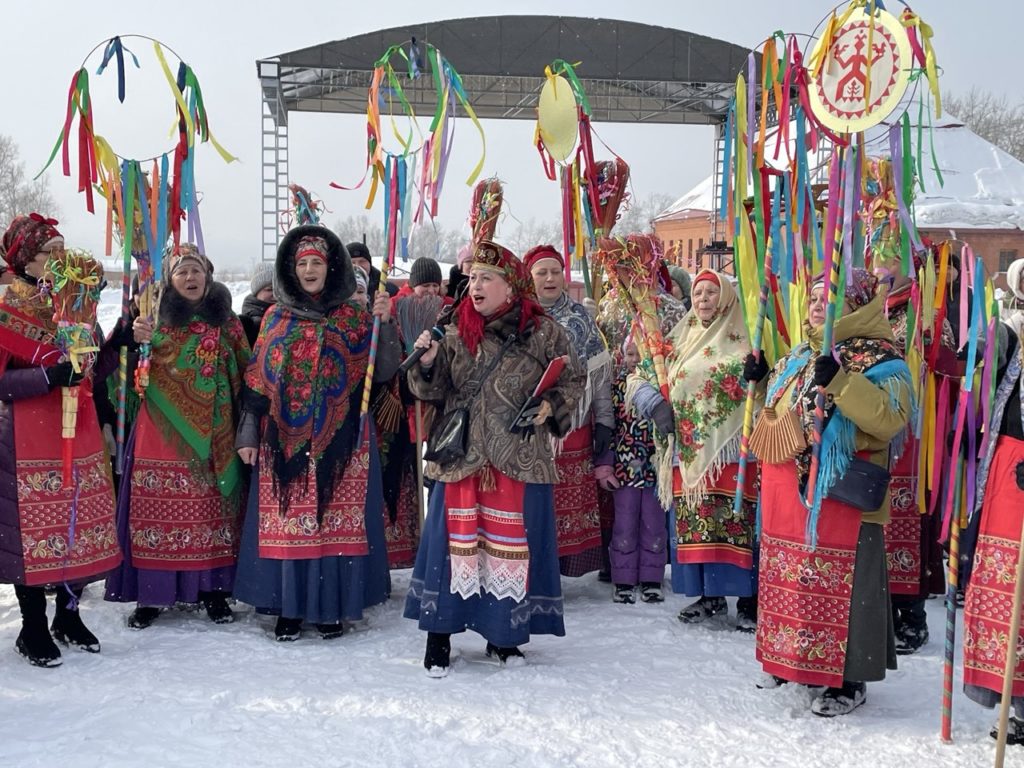 Задорно, ярко и вкусно: в Новокузнецке на крепости проводили зиму