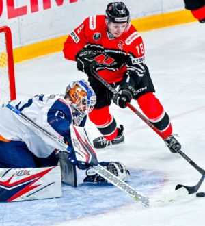 Новокузнецкий «Металлург» снова дома проиграл «Магнитке»