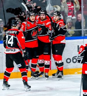 Новокузнецкий «Металлург» вышел на первое место после крепкой победы над «Кристаллом»