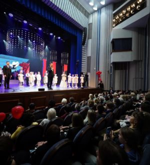 Илья Середюк поздравил с 8 Марта участниц конкурса «Кемеровчанка года»