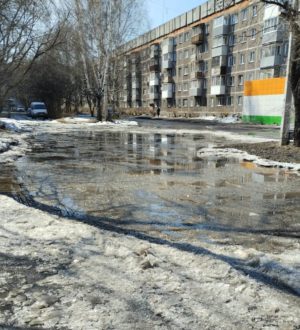 Ни проехать ни пройти: новокузнечане жалуются на огромные лужи на проезжей части