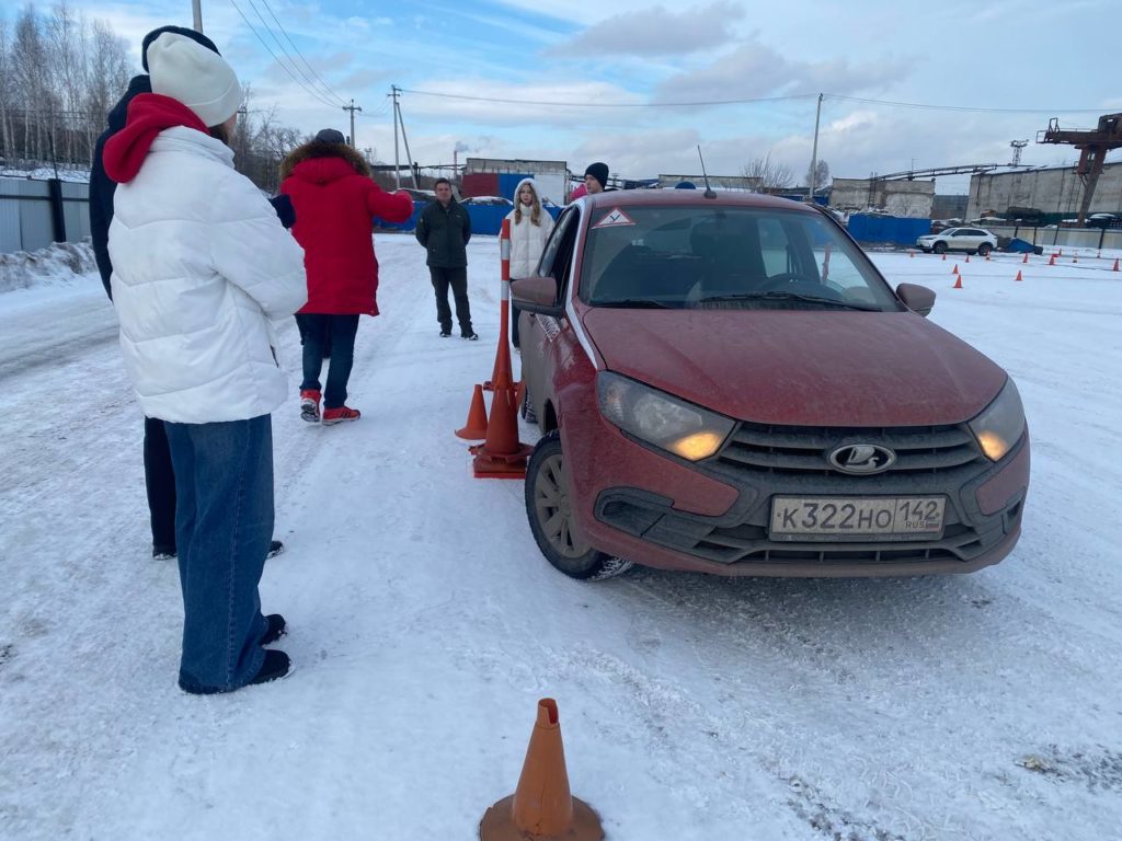 В Новокузнецке чемпион по автоспорту Александр Фабрициус провел мастер-класс для юных гонщиков