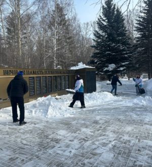 В Новокузнецке открыли сезон субботников на памятниках, посвященных Великой Отечественной войне
