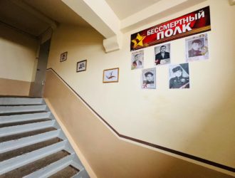 Новокузнечане начали украшать дома и подъезды к юбилею Победы