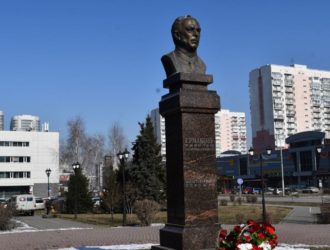 В Новокузнецке почтили память легендарного руководителя города Николая Спиридоновича Ермакова