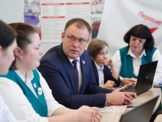 Илья Середюк посетил капитально отремонтированную школу в Чебулинском округе