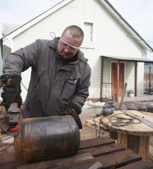 Кузбассовец своими руками сделал более 200 печек-буржуек для бойцов СВО