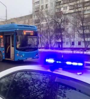 Автобус сбил двух пешеходов в Кемерове