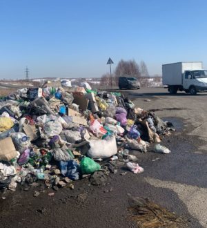 «Устроили свалку»: новокузнечане жалуются на гору мусора на объездной дороге Запсиб-Кузнецк