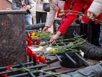 Участники медиашколы посетили Мемориальный комплекс «Героям–сибирякам» в рамках Всероссийской акции «Поклонимся великим тем годам»