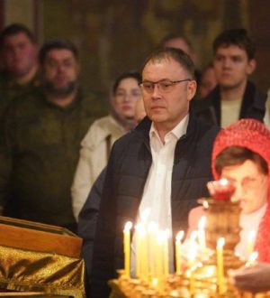 Губернатор Кузбасса принял участие в пасхальном богослужении в Знаменском кафедральном соборе