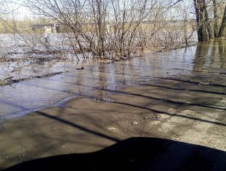 В Новокузнецке подтопило дорогу на Елань, вода в реках продолжает подниматься