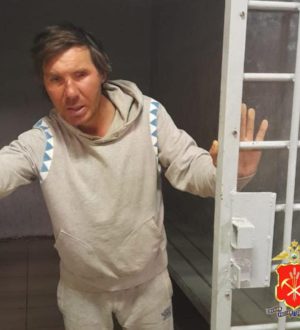 В форме сотрудника полиции по Кемерову разгуливал бомж