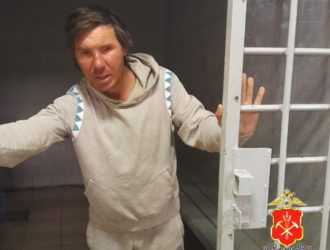 В форме сотрудника полиции по Кемерову разгуливал бомж