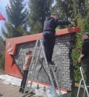 В Кемерове ко Дню Победы приводят в порядок памятники