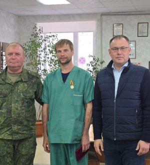 Илья Середюк встретился с кузбасскими медиками, которые сейчас работают в больнице Горловки