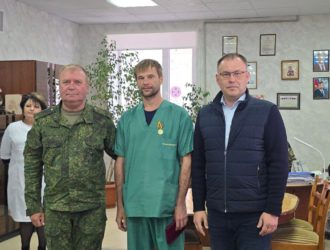 Илья Середюк встретился с кузбасскими медиками, которые сейчас работают в больнице Горловки
