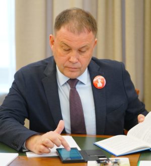 Губернатор Кузбасса Илья Середюк пообщался с бывшим несовершеннолетним узником концлагеря Александром Шураевым