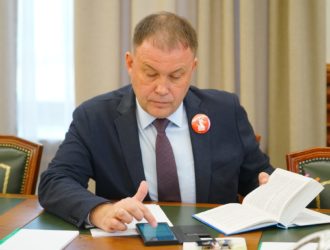 Губернатор Кузбасса Илья Середюк пообщался с бывшим несовершеннолетним узником концлагеря Александром Шураевым