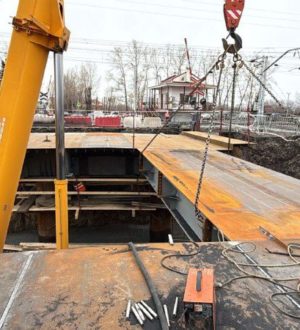 В Кемерове начали монтировать среднюю часть путепровода в жилом районе Пионер