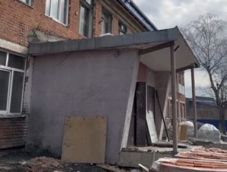 Глава Кемерова провел строительный штаб в здании школы и детского сада