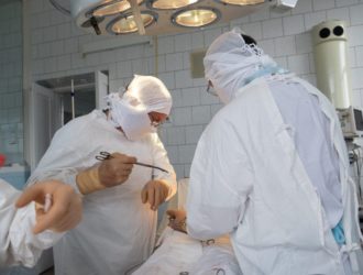 В Новокузнецке врачи спасли пациентку с редкой патологией