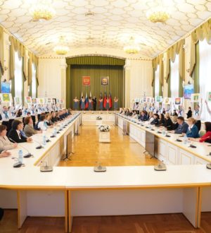 Илья Середюк поздравил работников местного самоуправления