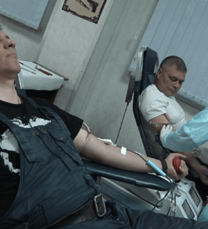 День донора: сотрудники ГИБДД Новокузнецка пополнили банк крови почти на 15 литров