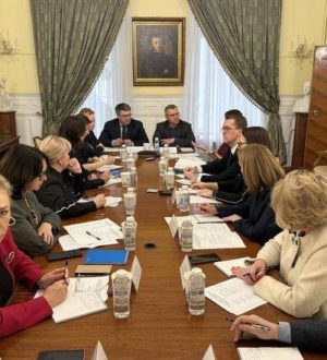 По инициативе полномочного представителя состоялось совещание по вопросу экспонирования выставки импрессионистов в музеях Сибири