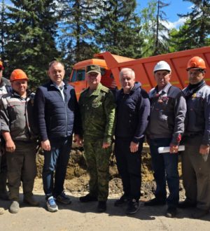 Губернатор Кузбасса вручил награды коммунальщикам, работающим на восстановлении Горловки