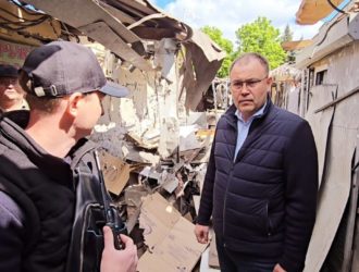 Илья Середюк навестил жителей Горловки, пострадавших в результате обстрела ВСУ