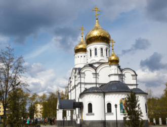 Новокузнецкие храмы ждут горожан на Пасхальные богослужения