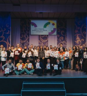 Кузбасских выпускников Всемирного фестиваля молодежи наградили памятными медалями