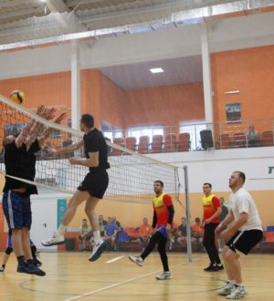 В «СУЭК-Кузбасс» прошел волейбольный турнир, посвященный 80-летию Победы