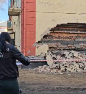 В Гурьевске обрушилась часть стены жилого дома