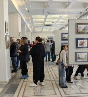 Ее горы и его море: в Новокузнецке открыли персональную выставку четы Семенюк