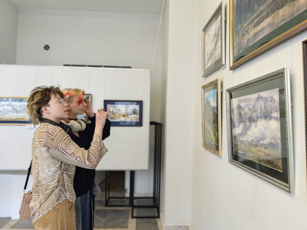 Ее горы и его море: в Новокузнецке открыли персональную выставку четы Семенюк