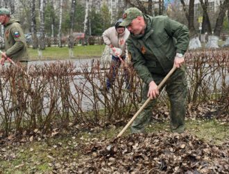 Новокузнечане продолжают наводить чистоту в городе