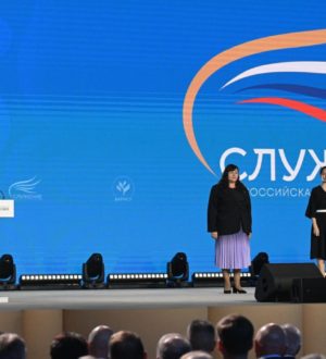 Путин в Наццентре «Россия» наградил победителя премии «Служение»