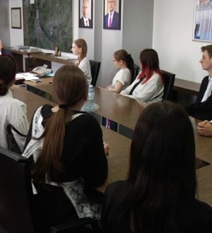 Школьники-активисты Новокузнецка побывали в мэрии и пообщались с главой города