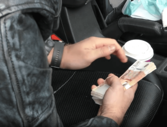 Бывшего начальника отдела телекоммуникационной компании поймали в Кузбассе на крупных взятках