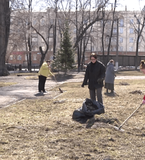И снова субботник в пятницу: новокузнечане активно наводят порядок в городе