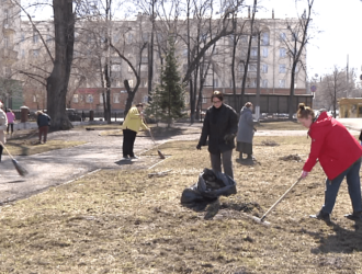 И снова субботник в пятницу: новокузнечане активно наводят порядок в городе
