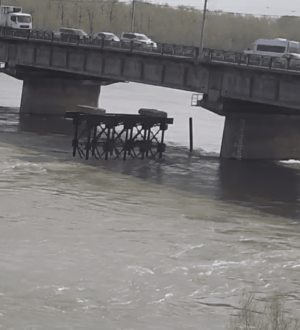 В Новокузнецке снова фиксируют резкий подъем воды в Томи