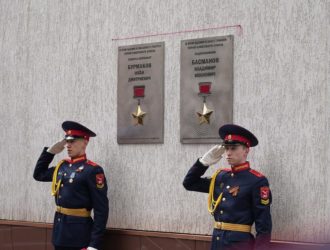 Четыре мемориальные доски в память о Героях Советского Союза установили в Кемерове