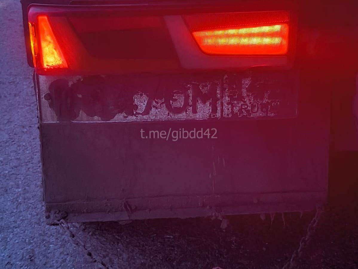 В Кузбассе водитель грузовика поплатится за заклеенные номера