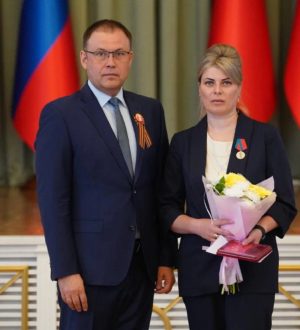 Илья Середюк вручил награды медицинским сестрам Кузбасса