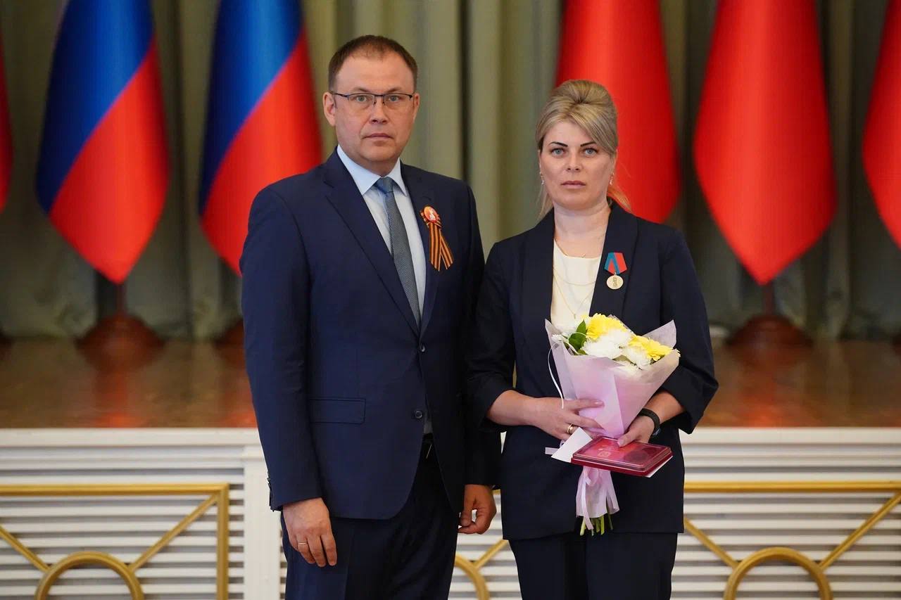Илья Середюк вручил награды медицинским сестрам Кузбасса