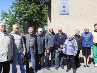 Новую мемориальную доску в честь Героя Советского Союза установили в Кемерове